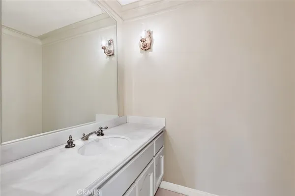 $5,500 | 19595 Oakdale Lane, Huntington Beach, CA 92648