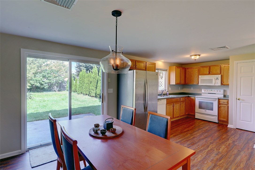 55 Chiswick Road Warwick, RI 02889 - Photo 8 of 26 Gallery Image 8