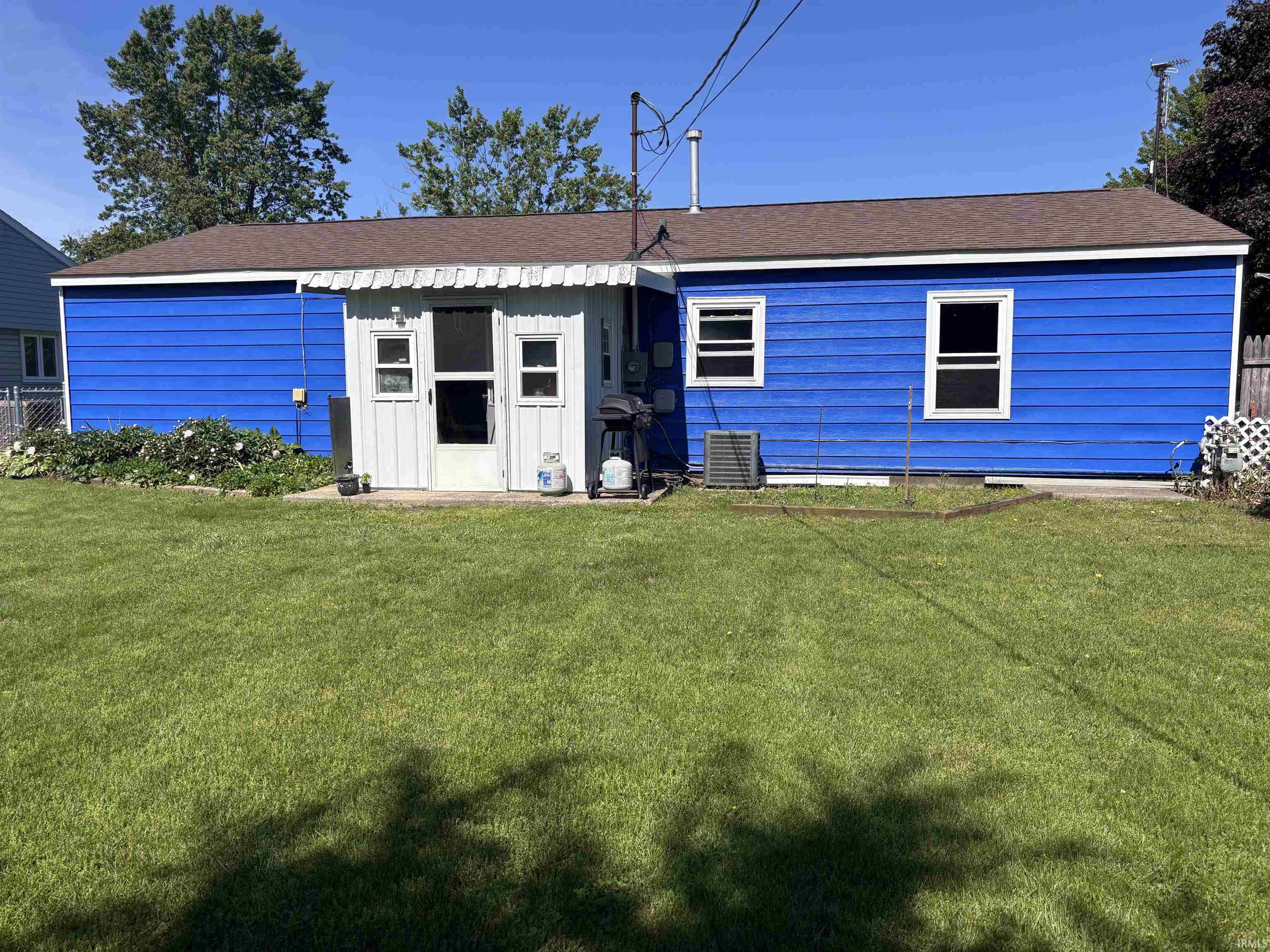 1535 Monroe Street Rochester, IN 46975 - Photo 4 of 25