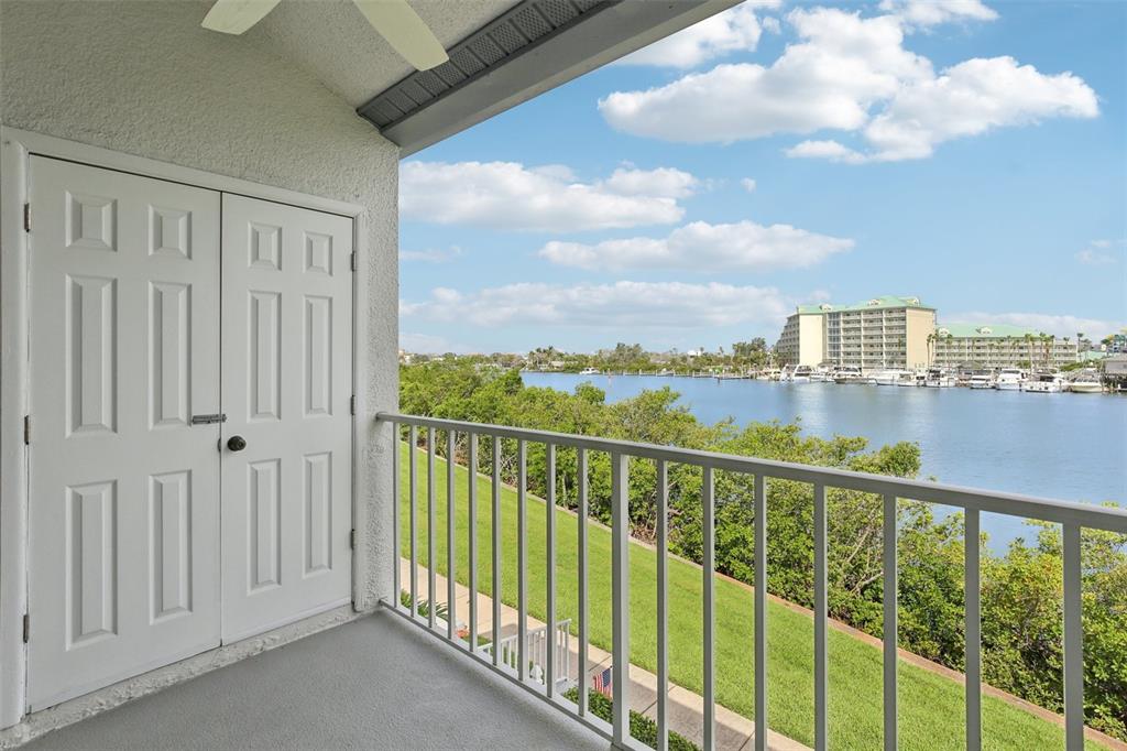 14800 Walsingham Road, Unit 1215 Largo, FL 33774 - Photo 11 of 34 a view of a balcony with city view