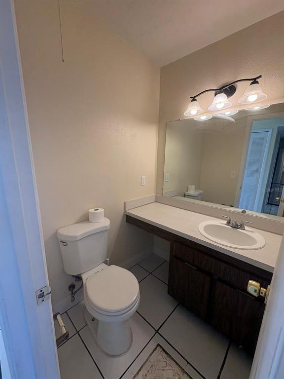 4033 Henley Road, Unit 1707 Orlando, FL 32839 - Photo 61 of 66 a bathroom with a toilet sink and mirror