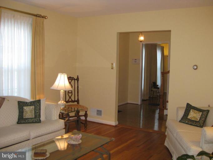 8624 Bunnell Drive Potomac, MD 20854 - Photo 6 of 26 Living Room #2