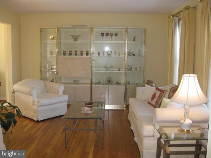 8624 Bunnell Drive Potomac, MD 20854 - Photo 7 of 26 Living Room/Dining Room