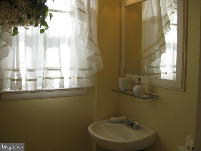 8624 Bunnell Drive Potomac, MD 20854 - Photo 8 of 26 Half Bath 1