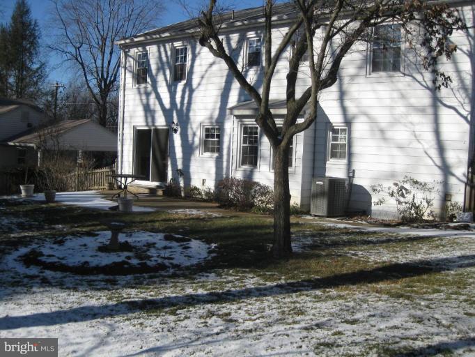 8624 Bunnell Drive Potomac, MD 20854 - Photo 10 of 26 Back yard