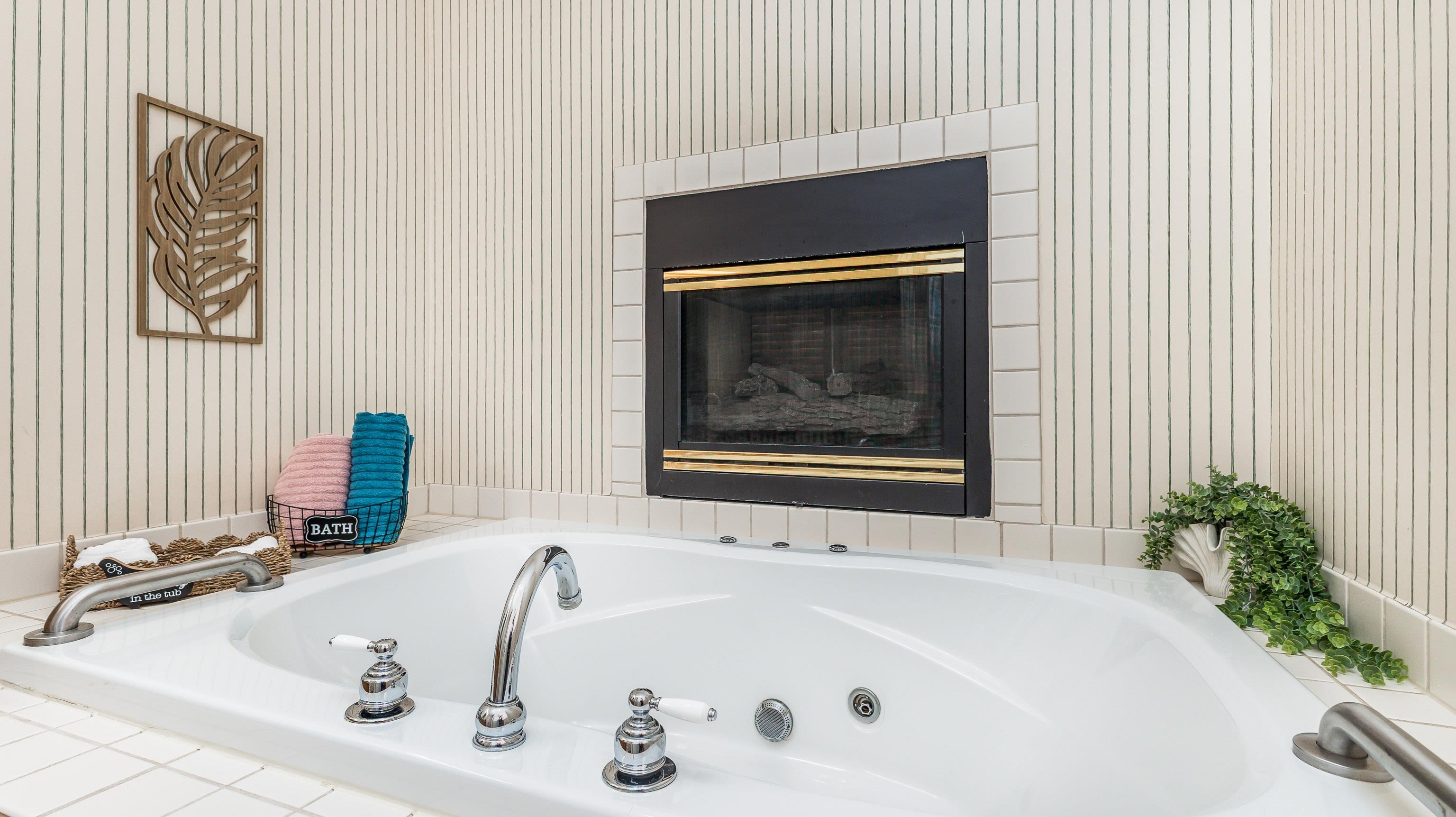 5129 West Longhollow Road Galena, IL 61036 - Photo 11 of 20 a bathroom with a tub sink and mirror