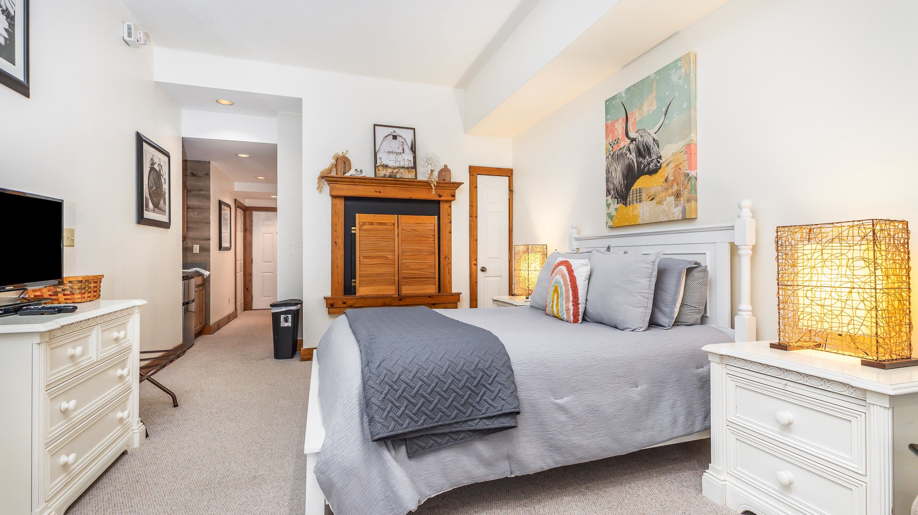 5129 West Longhollow Road Galena, IL 61036 - Photo 5 of 20 a bedroom with a bed and a flat screen tv