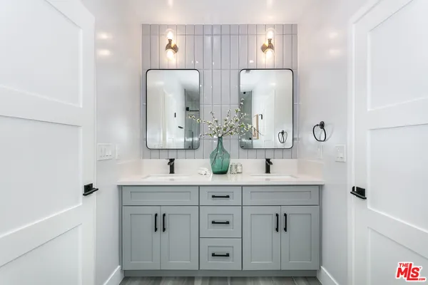 $2,499,999 | 732 North Cherokee Avenue, Los Angeles, CA 90038