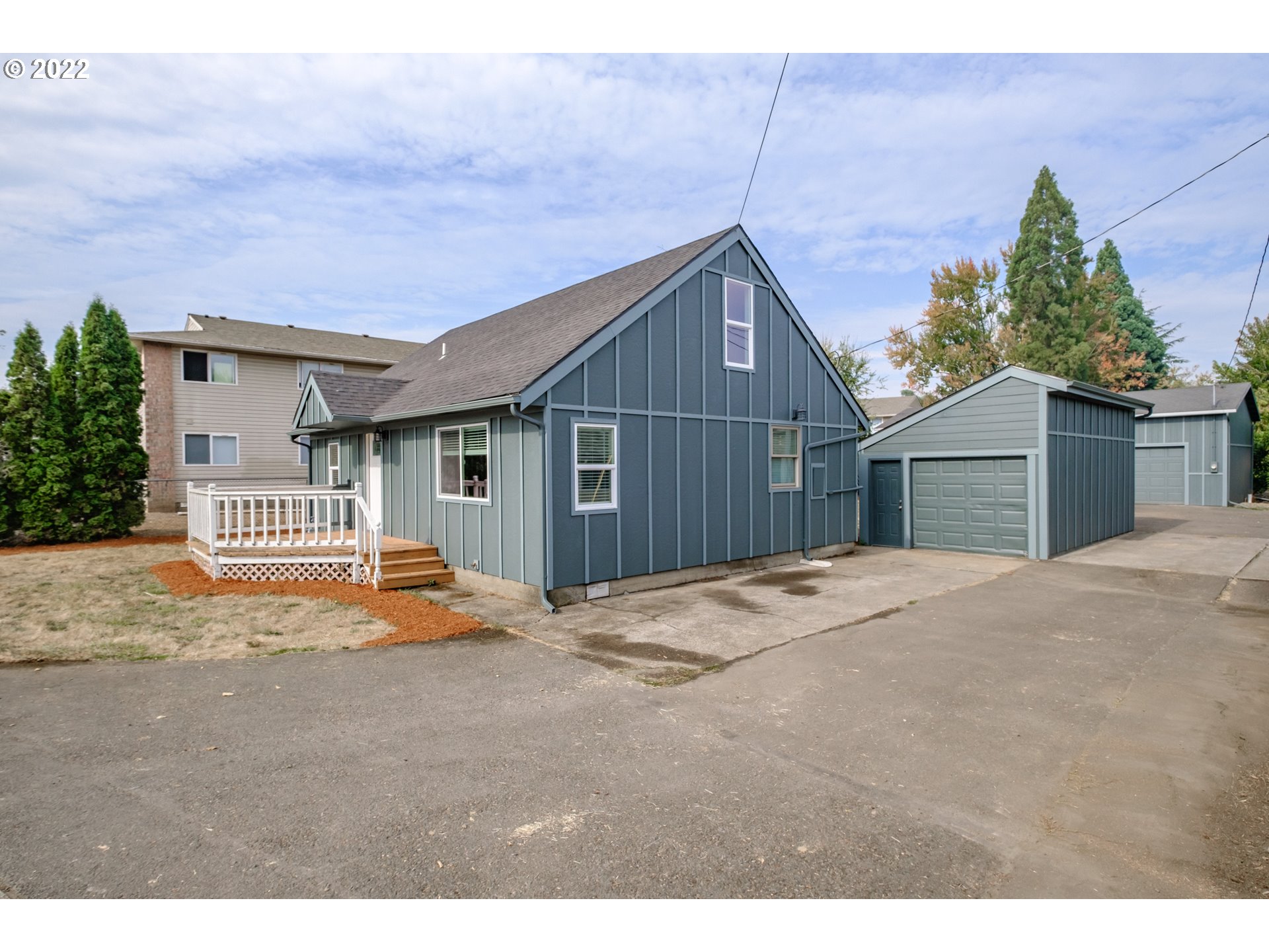 4883 Silverton Road Northeast Salem, OR 97305 - Photo 3 of 32