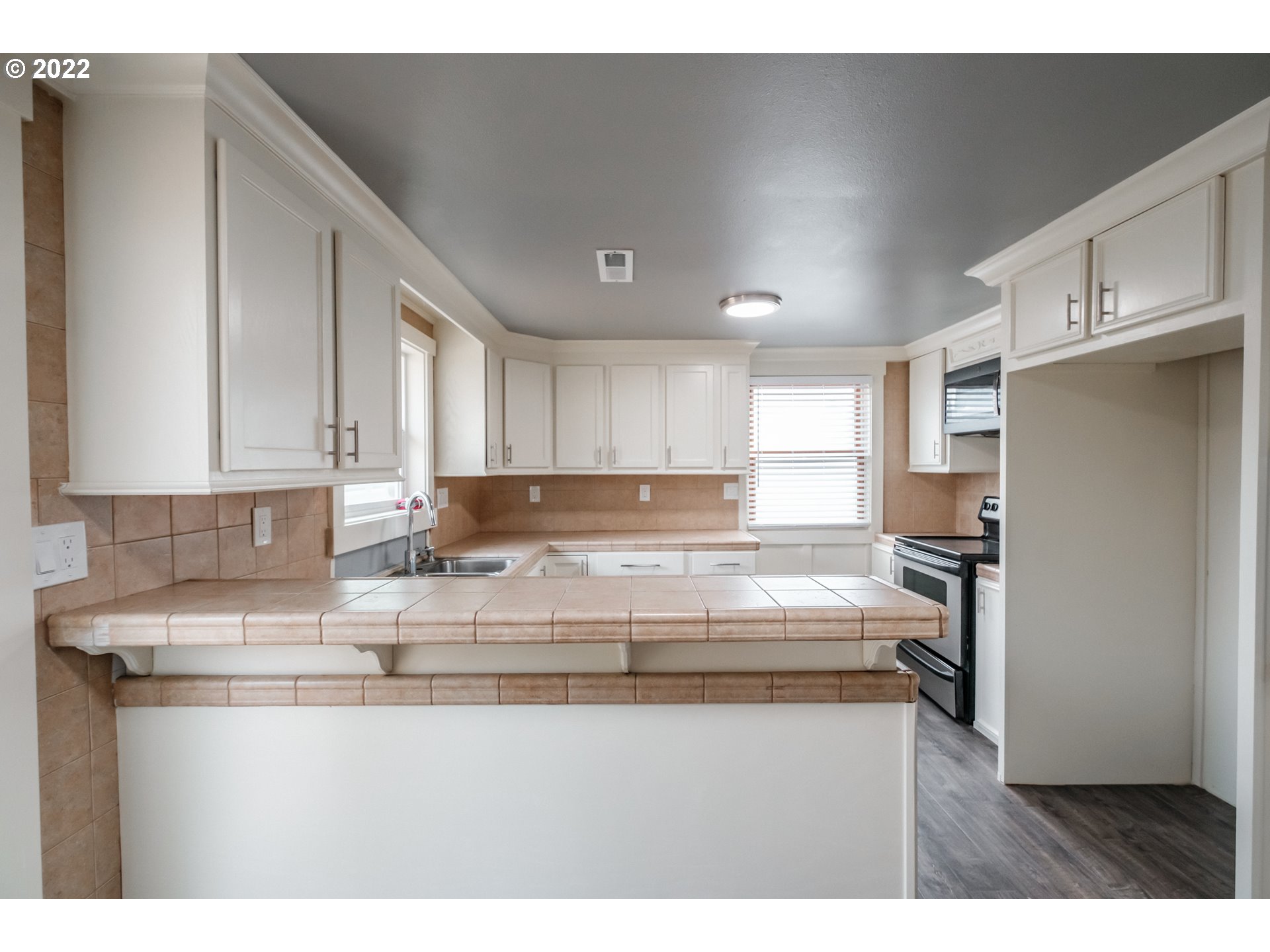 4883 Silverton Road Northeast Salem, OR 97305 - Photo 7 of 32
