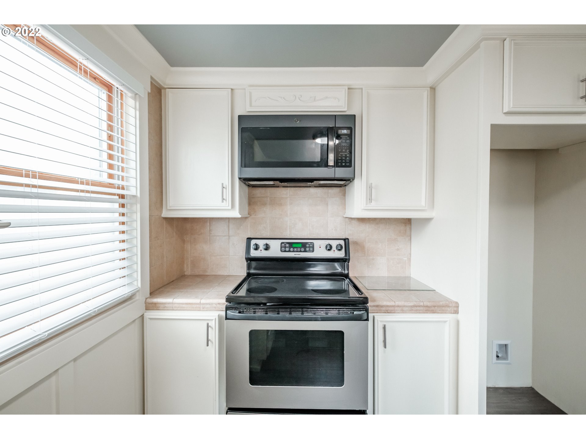 4883 Silverton Road Northeast Salem, OR 97305 - Photo 8 of 32