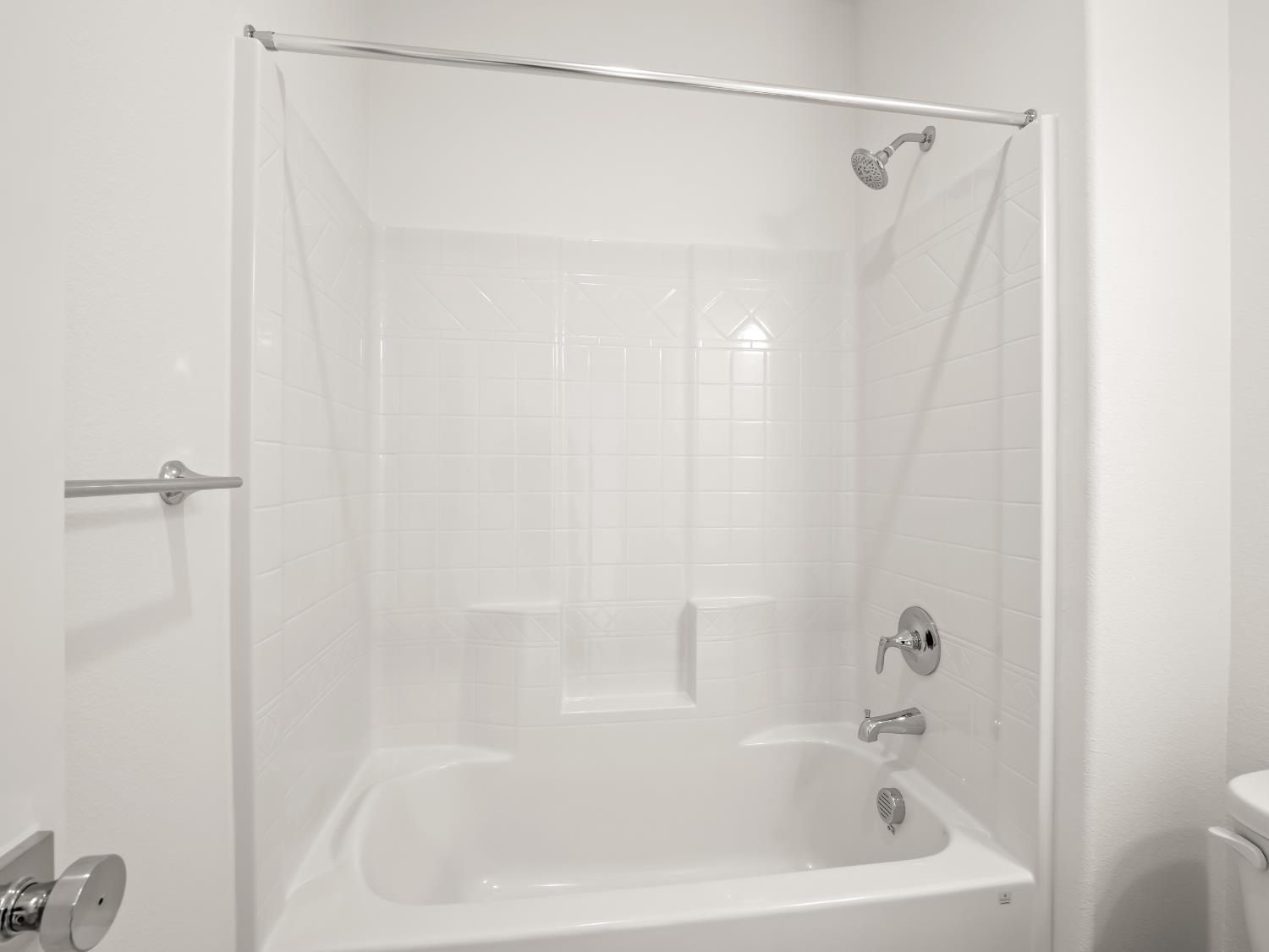 781 Elizabeth Avenue Madera, CA 93636 - Photo 12 of 31 a close up of a white bath tub
