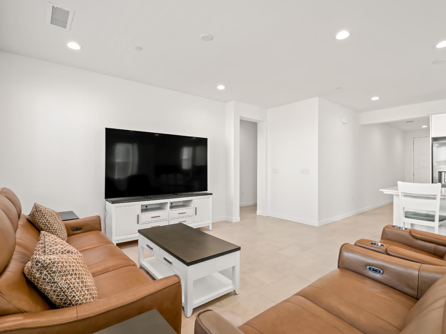 781 Elizabeth Avenue Madera, CA 93636 - Photo 24 of 31 a living room with furniture and a flat screen tv