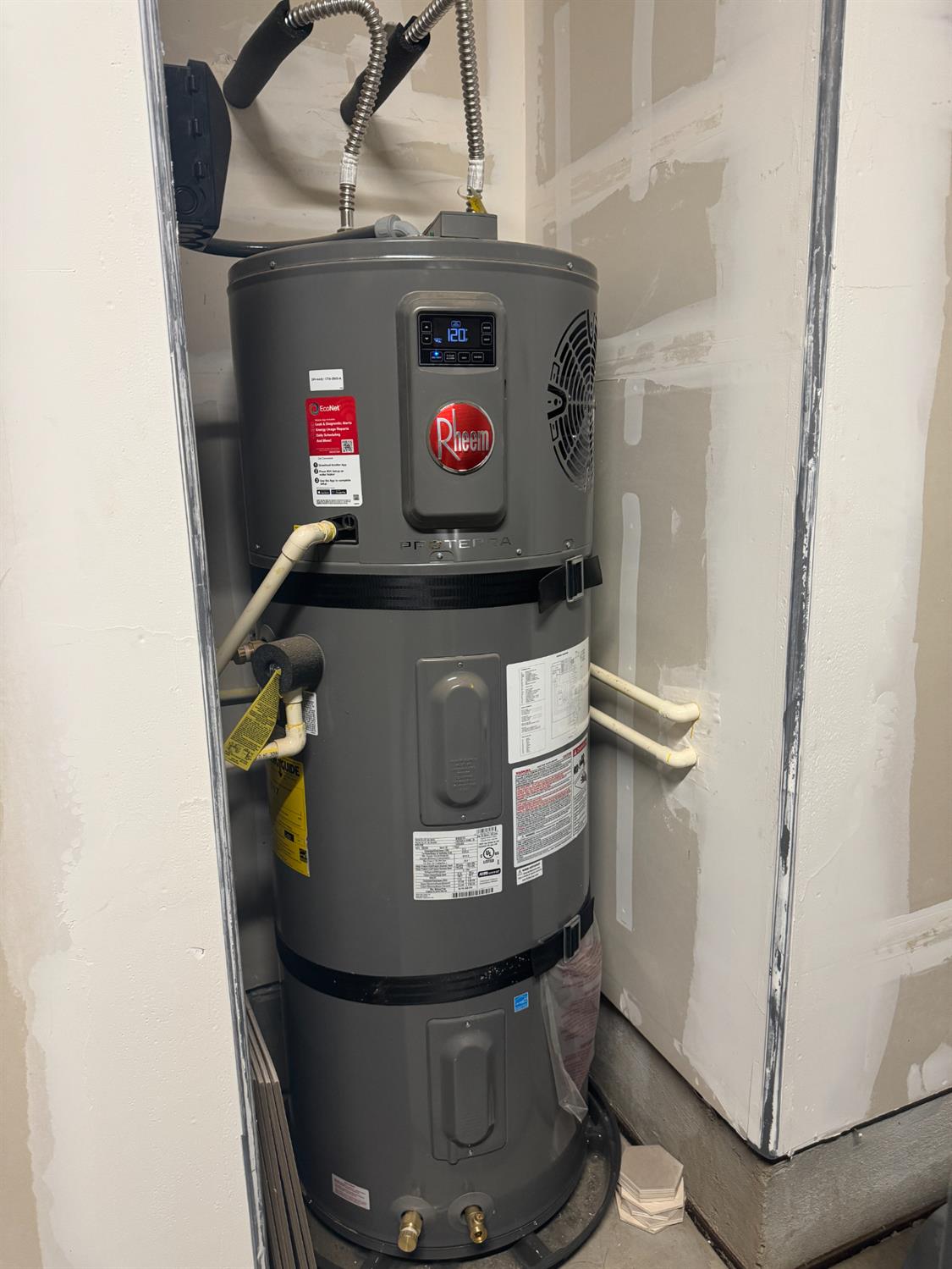 781 Elizabeth Avenue Madera, CA 93636 - Photo 30 of 31 a utility room with washer and dryer