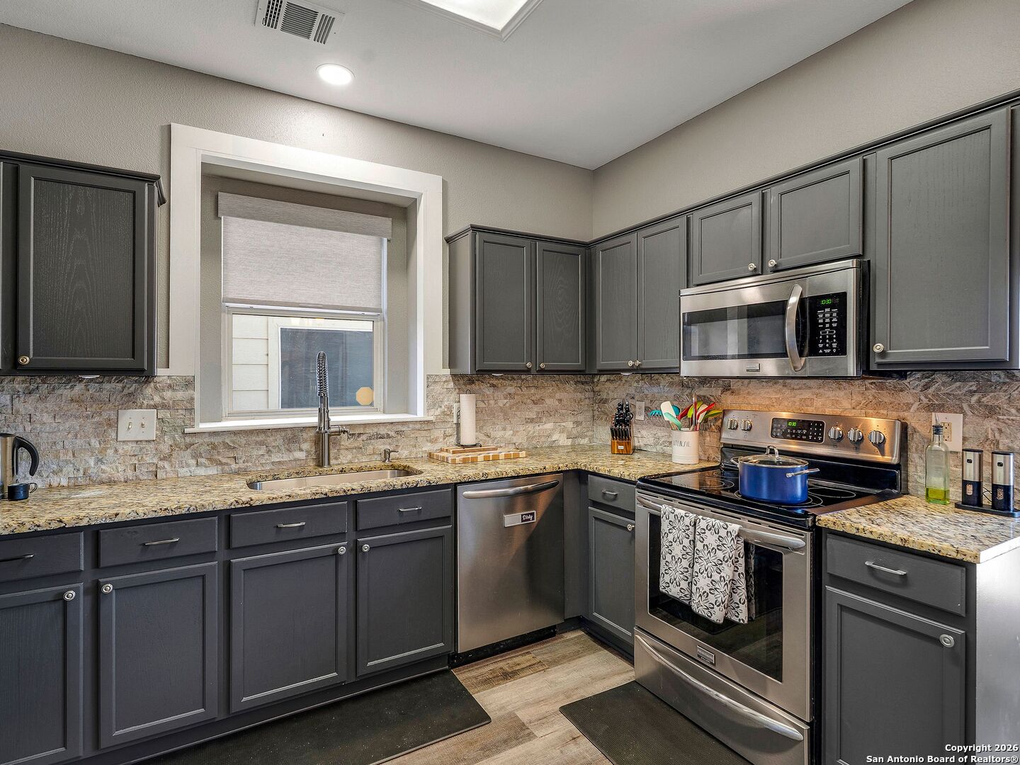 13655 Bridgeview San Antonio, TX 78247 - Photo 12 of 30