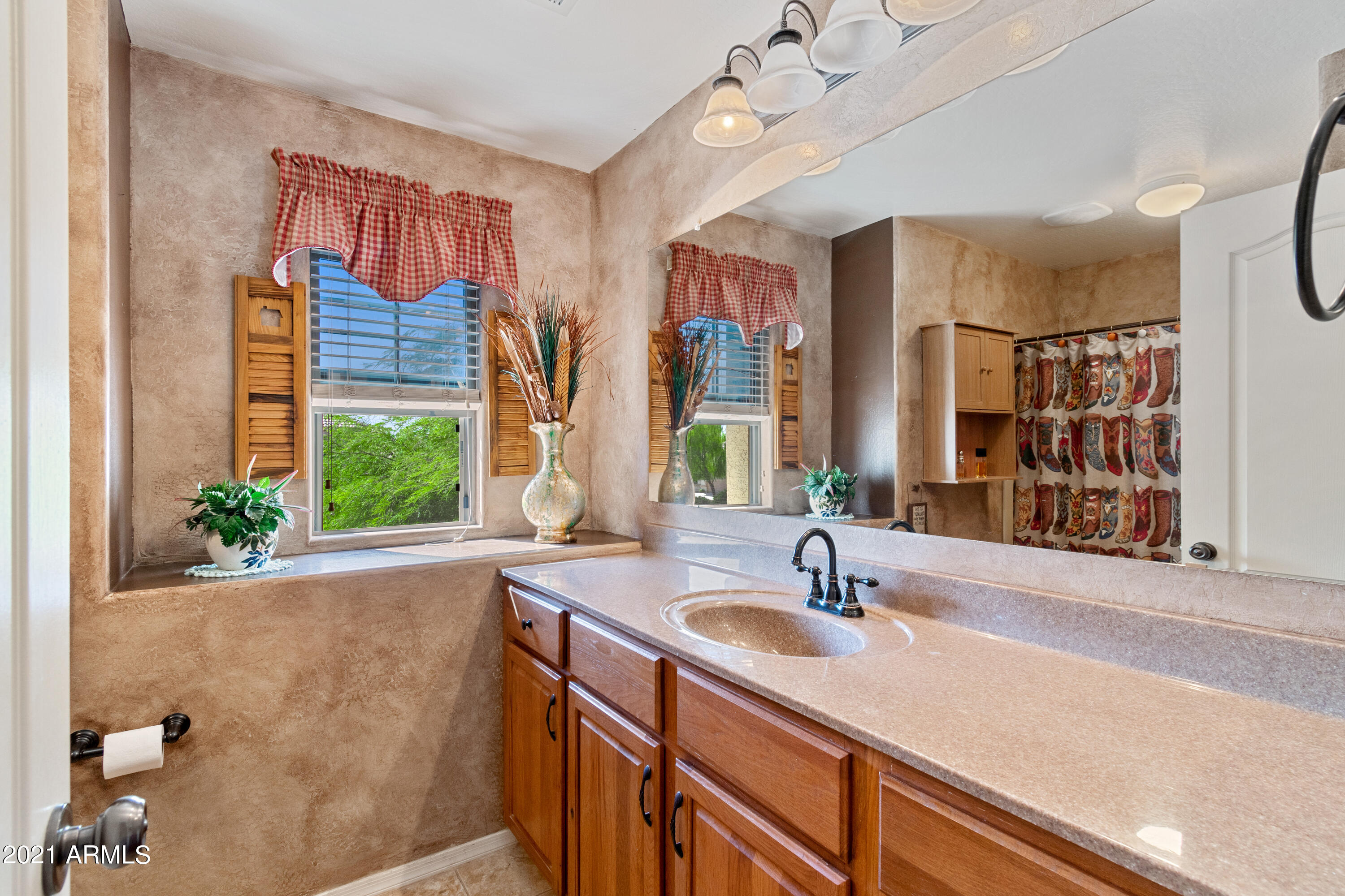 2316 West Steed Ridge Phoenix, AZ 85085 - Photo 19 of 40 upstairs 3rd bath