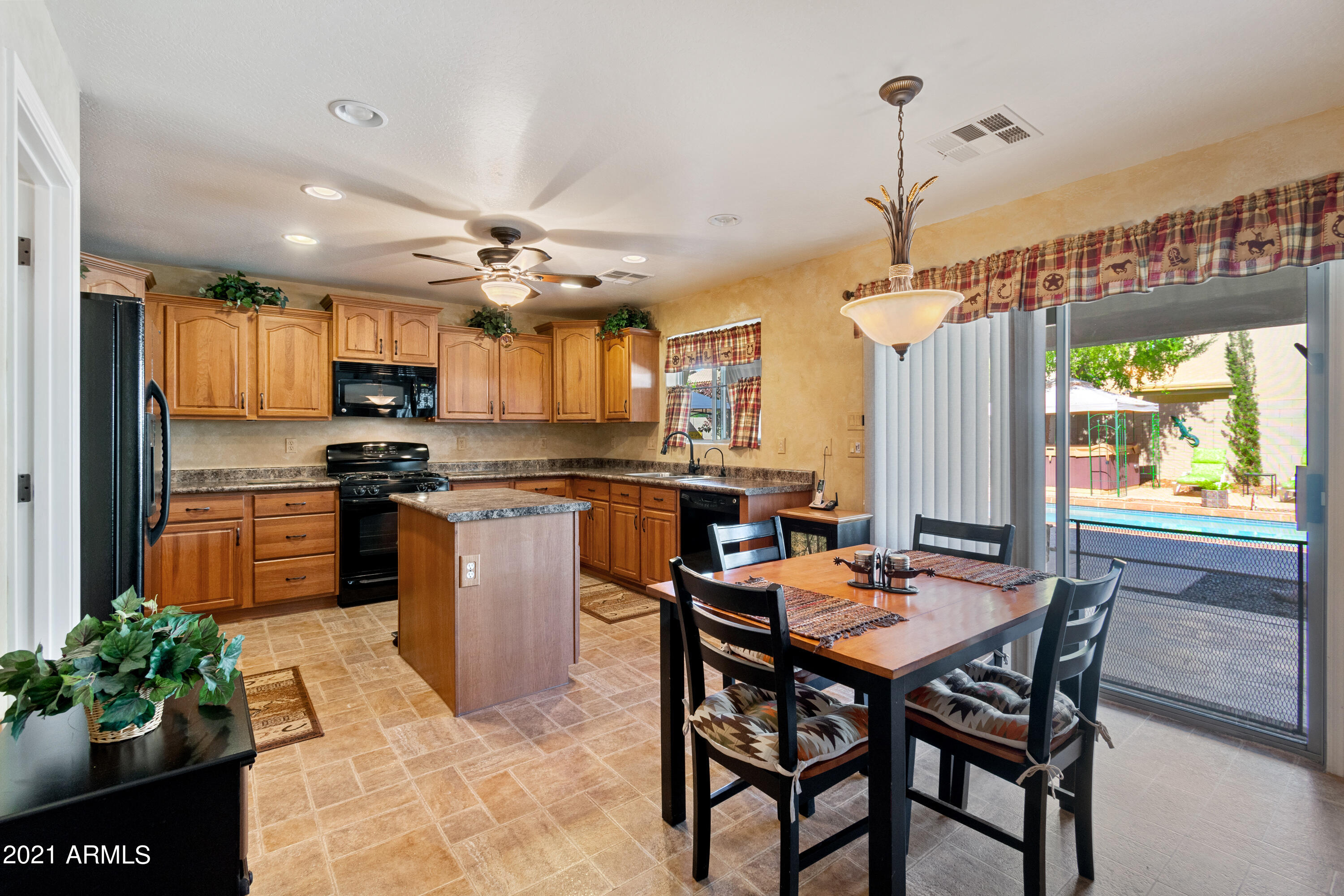 2316 West Steed Ridge Phoenix, AZ 85085 - Photo 9 of 40 Kitchen