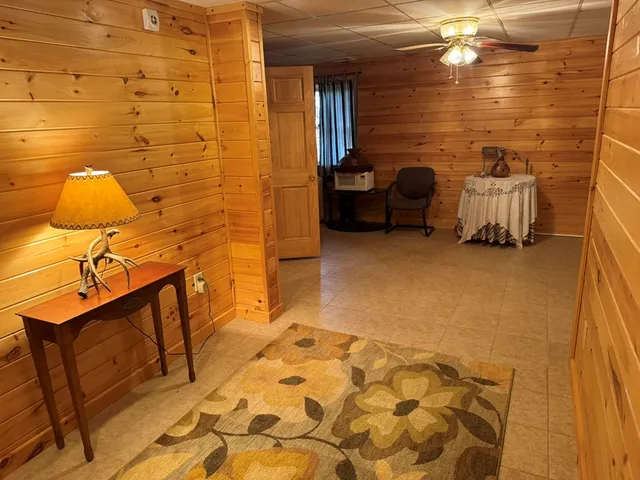 a view of livingroom with furniture
