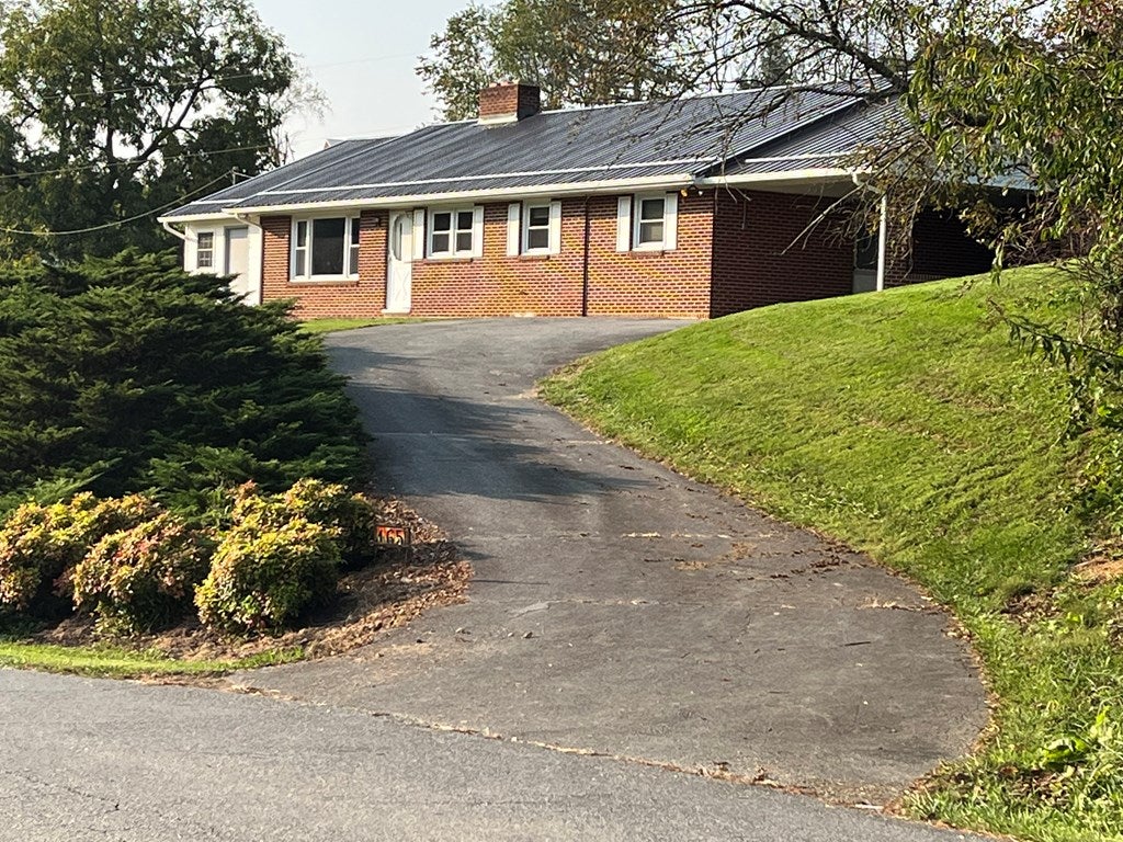 165 Spring Valley Road Marion, VA 24354 - Photo 2 of 33 Gallery Image 2