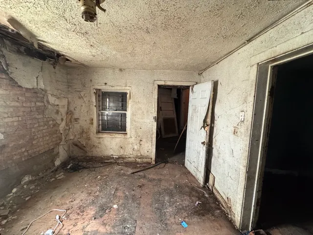 $39,000 | 8412 South Exchange Avenue, Chicago, IL 60617