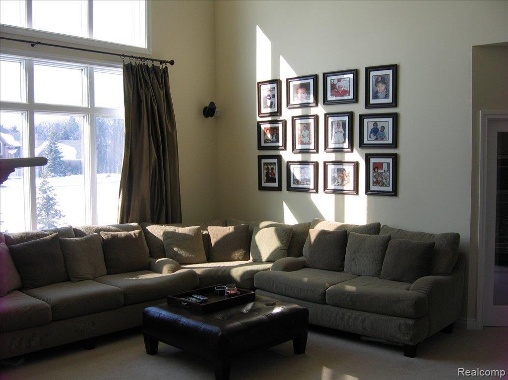 86 Fieldway Court Rochester, MI 48306 - Photo 10 of 25 Ample Room for Furnishings