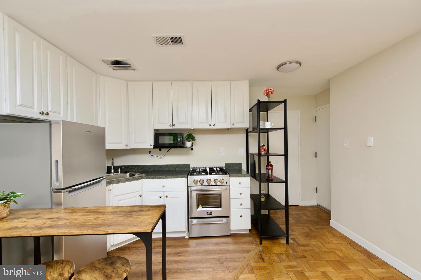4840 MacArthur Court, Unit 504 Washington, DC 20007 - Photo 14 of 27