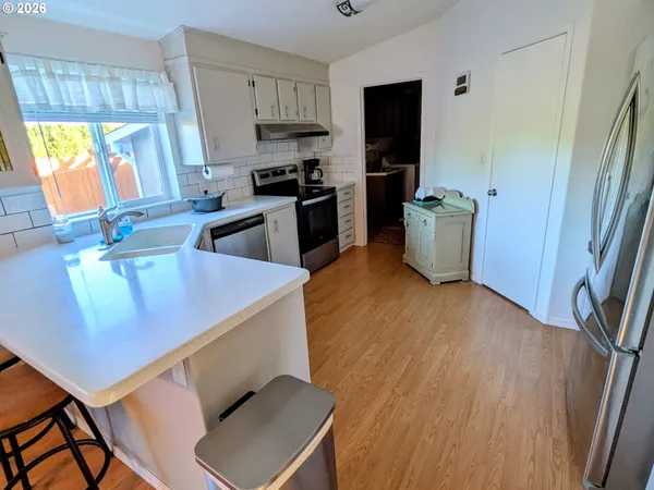 a bedroom with a bed and a dresser in it