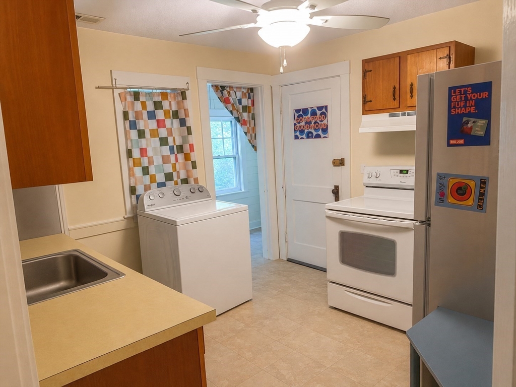 59 Rowe Street, Unit 2 Auburndale, MA 02466 - Photo 9 of 17