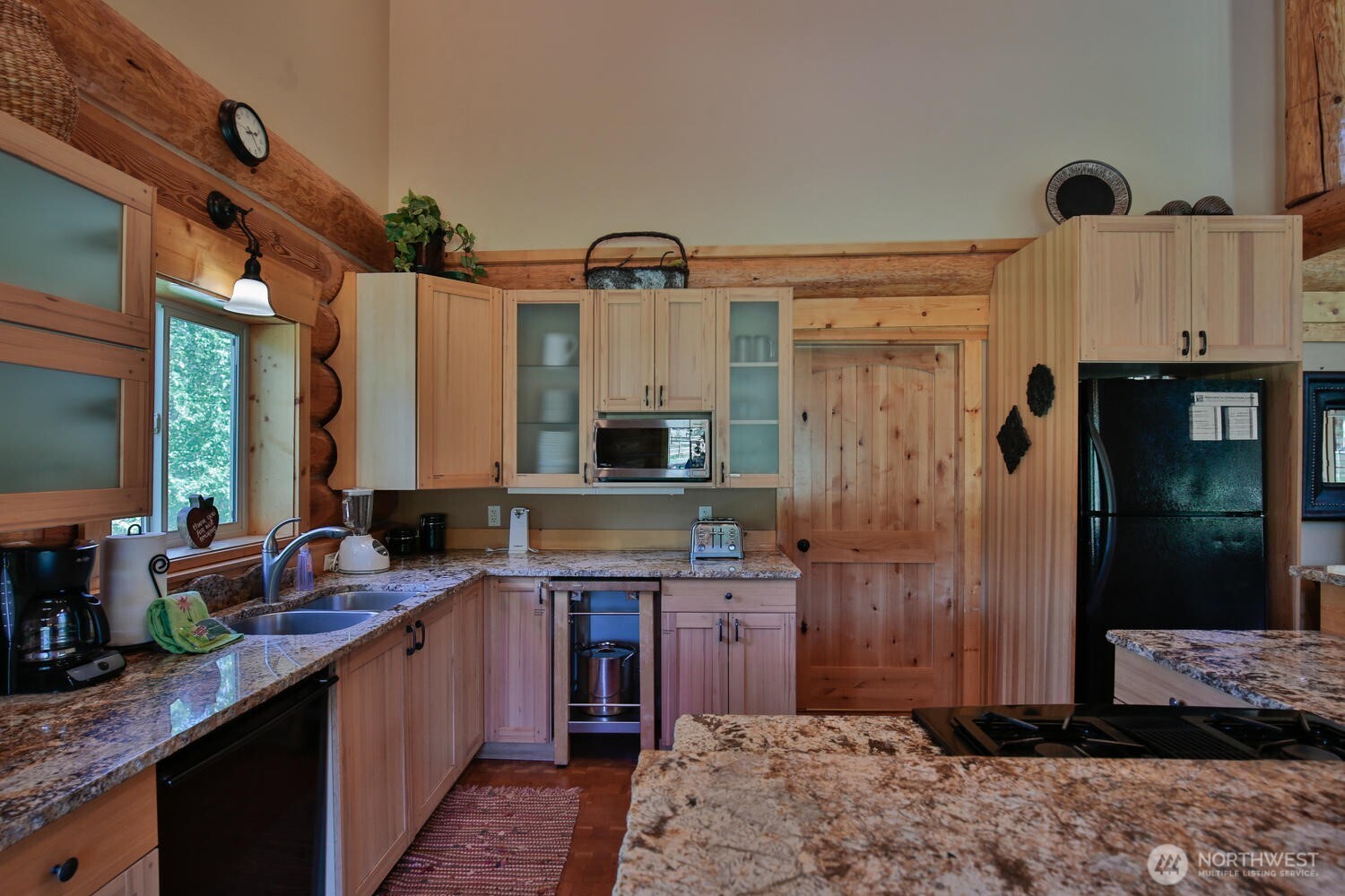18135 River Road Leavenworth, WA 98826 - Photo 28 of 39 a kitchen with a sink stove and refrigerator
