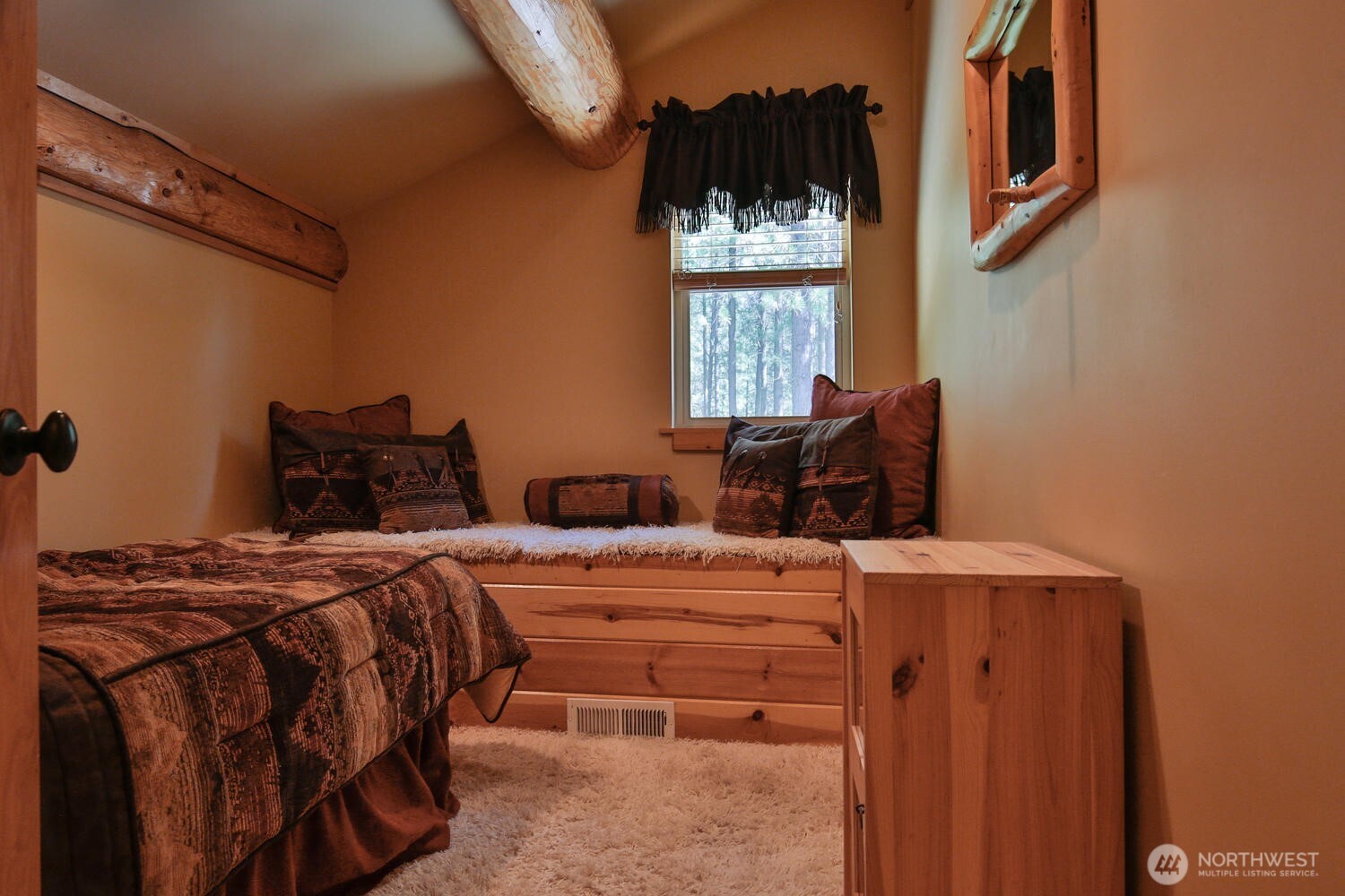 18135 River Road Leavenworth, WA 98826 - Photo 35 of 39 a bedroom with a bed and a window