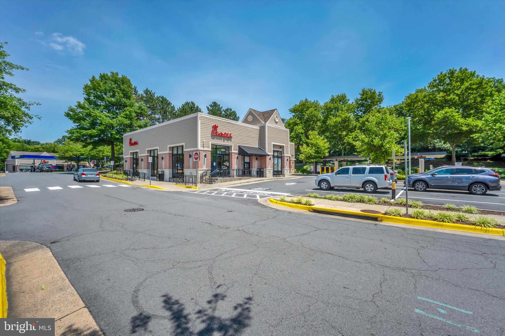 1516 North Point Drive, Unit 1 Reston, VA 20194 - Photo 31 of 32 Chik-Fil-A , Thai, Bagels and VA ABC steps away