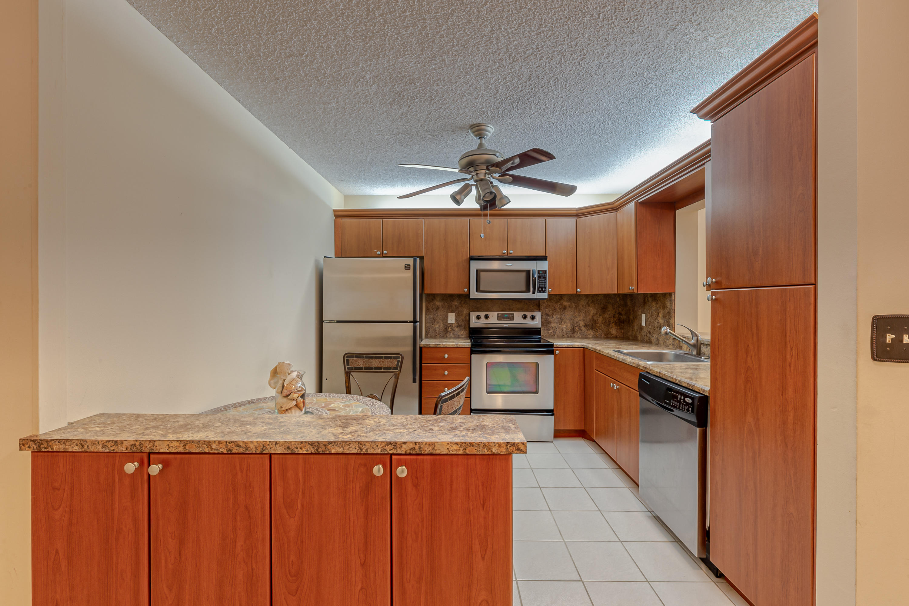 18801 Jolson Avenue, Unit 5 Boca Raton, FL 33496 - Photo 4 of 35 daigle-28