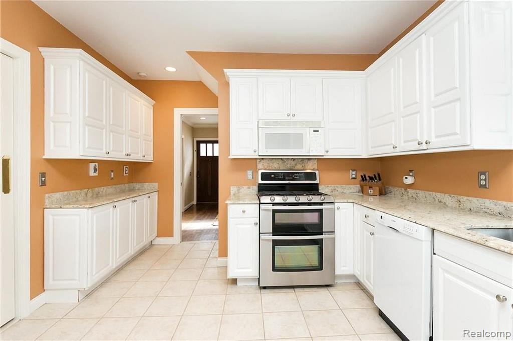 184 Moran Road Grosse Pointe Farms, MI 48236 - Photo 8 of 40