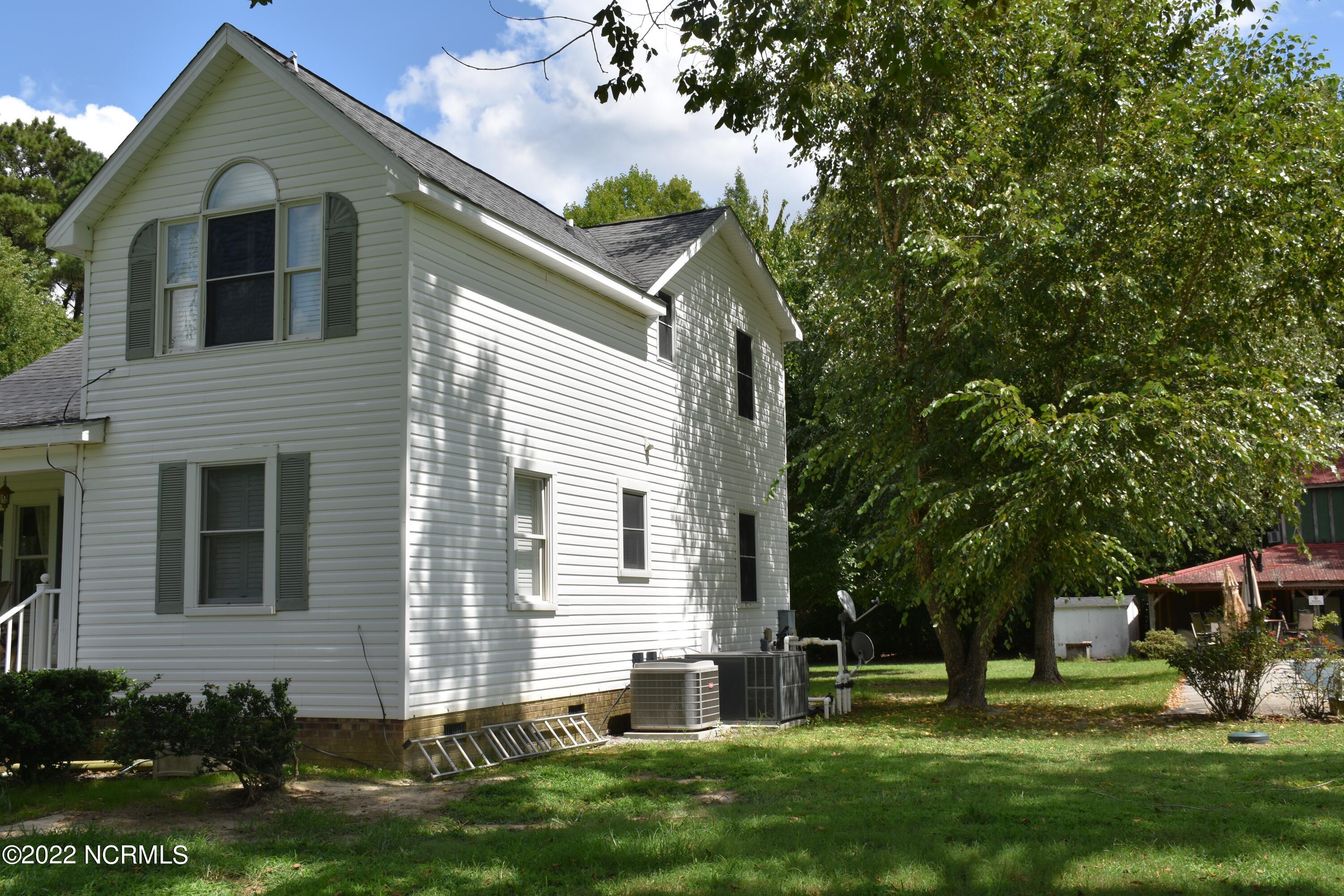 480 Blackbeards View Bath, NC 27808 - Photo 3 of 79 Vinyl siding
