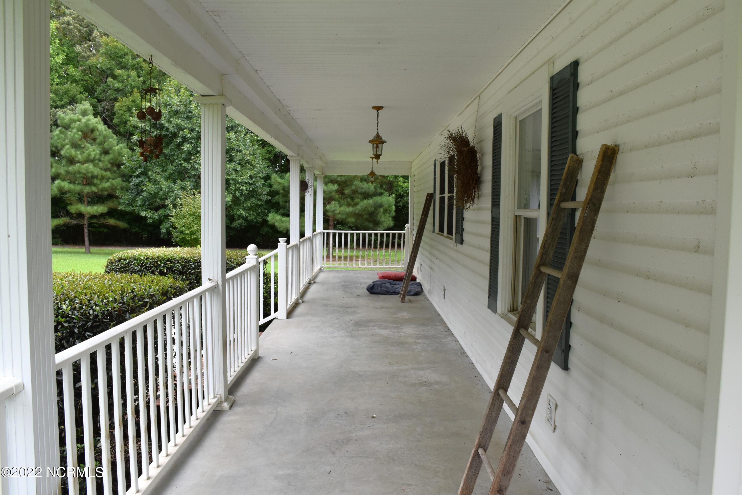 480 Blackbeards View Bath, NC 27808 - Photo 33 of 79 Side Porch