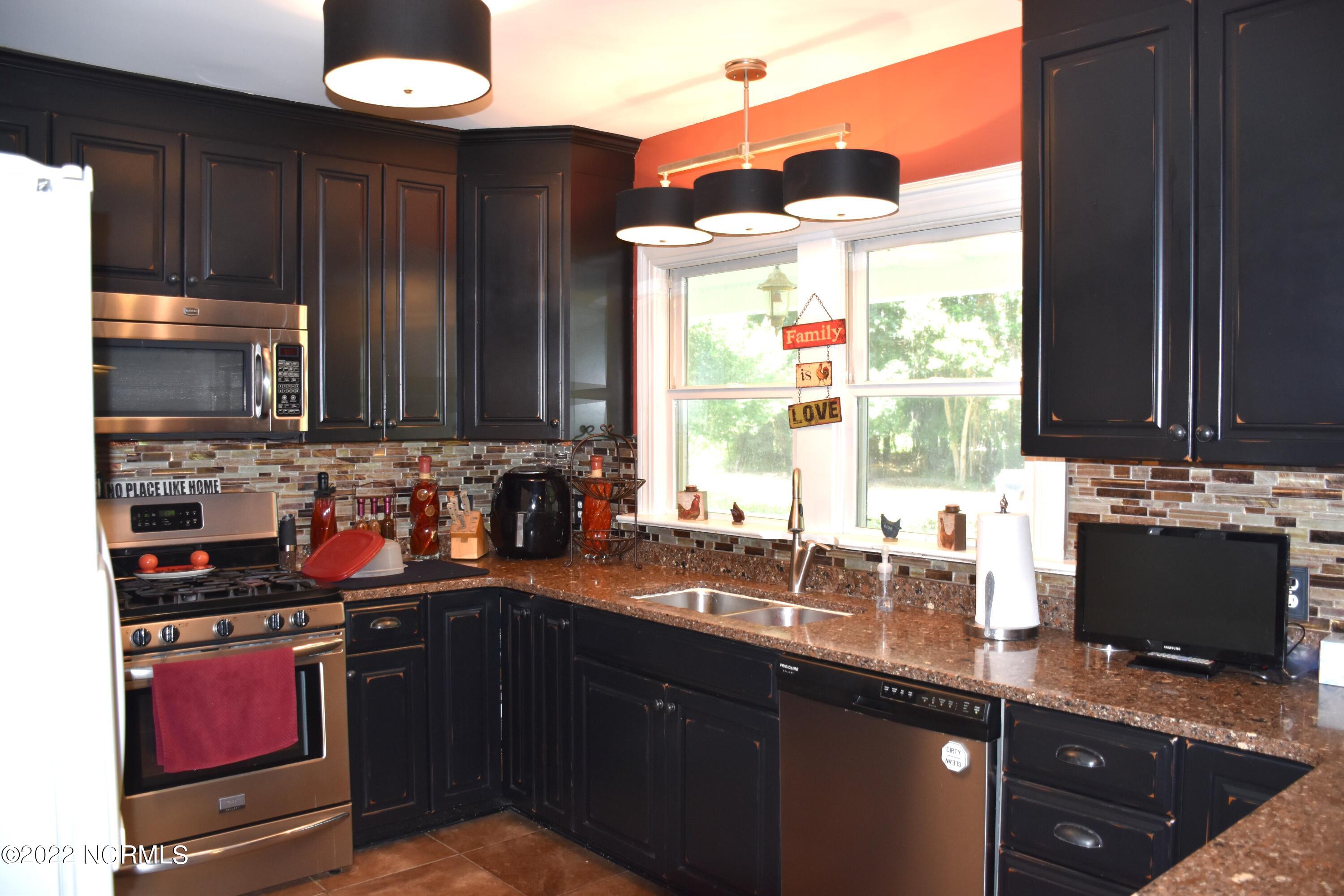 480 Blackbeards View Bath, NC 27808 - Photo 42 of 79 Granite Countertops