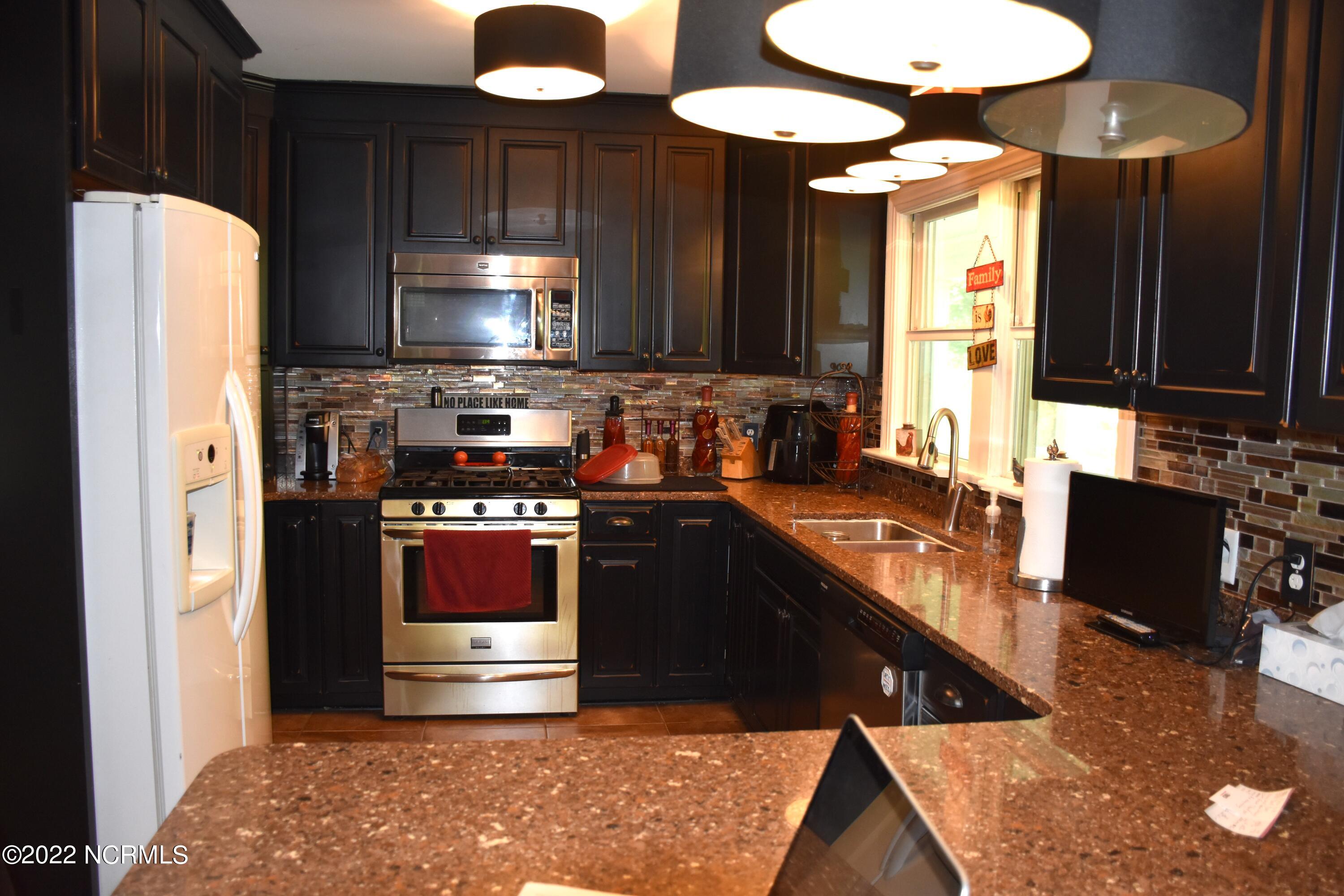 480 Blackbeards View Bath, NC 27808 - Photo 43 of 79 Kitchen