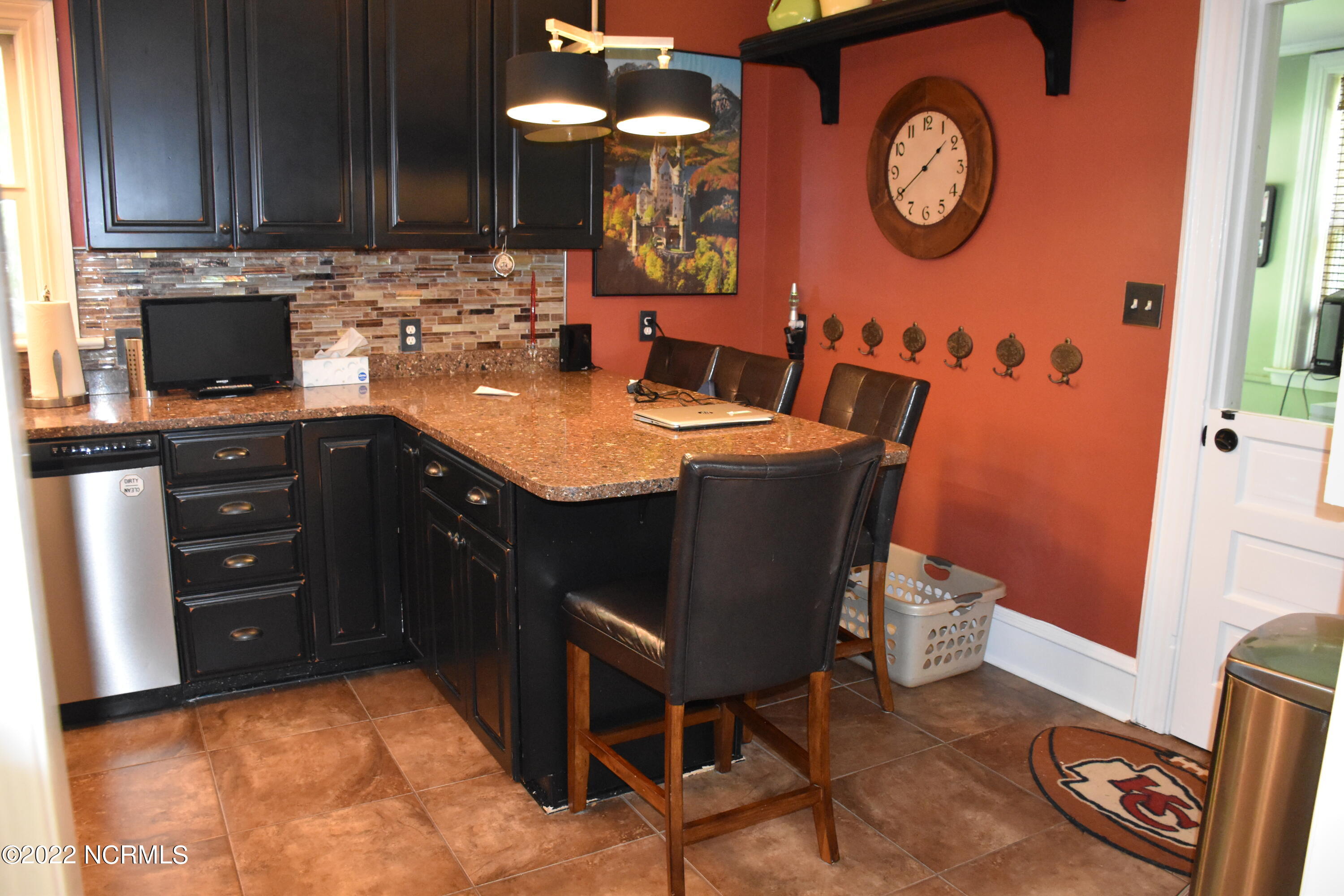 480 Blackbeards View Bath, NC 27808 - Photo 45 of 79 Eat in, door leads to utility room