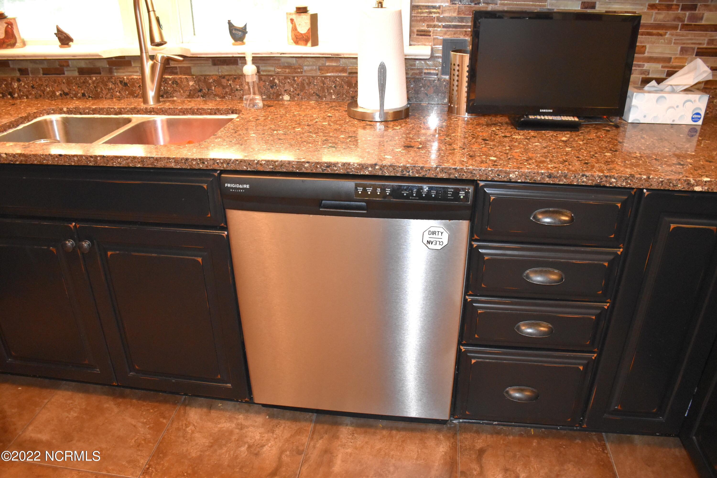 480 Blackbeards View Bath, NC 27808 - Photo 46 of 79 Dishwasher