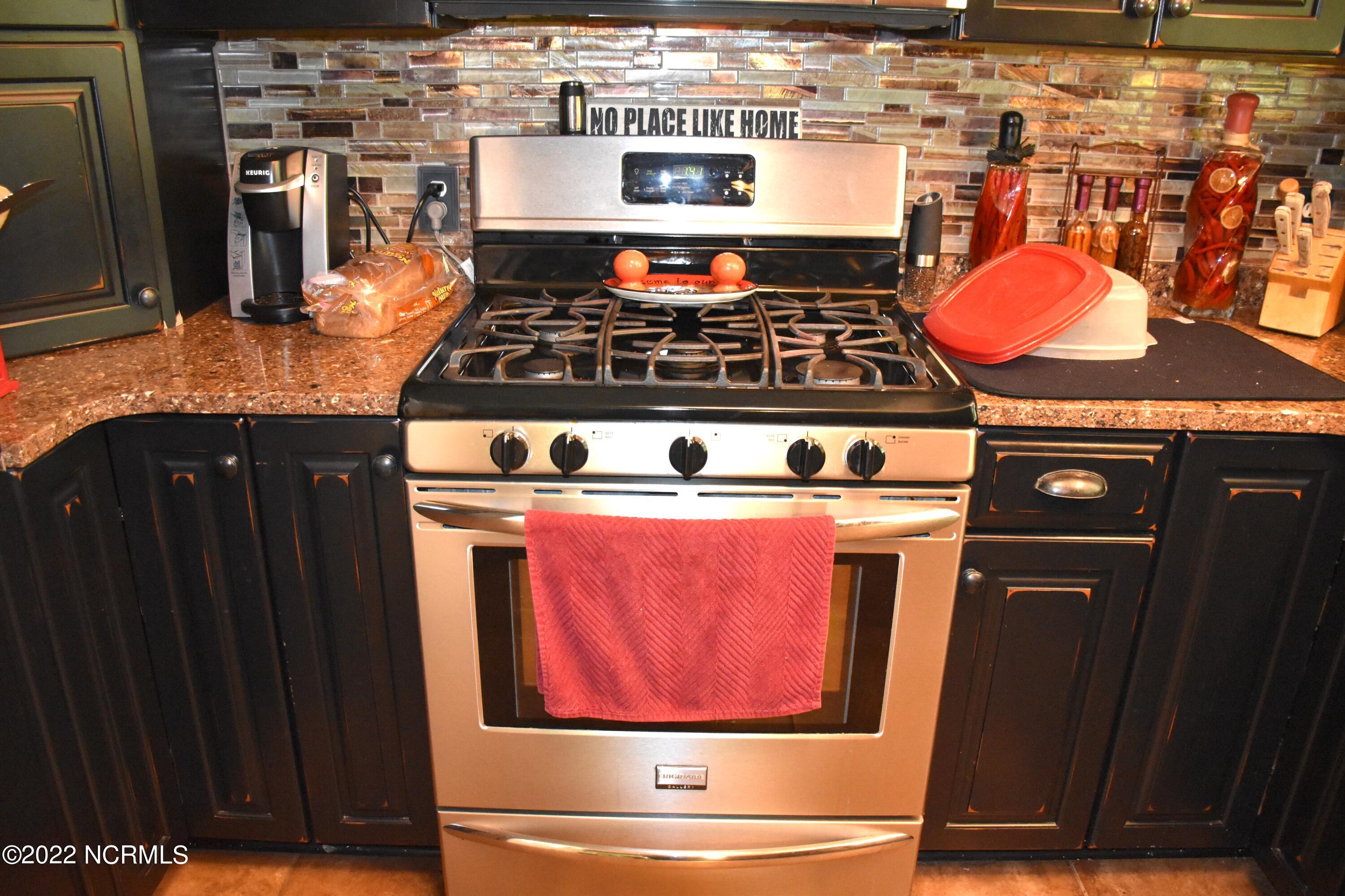 480 Blackbeards View Bath, NC 27808 - Photo 47 of 79 Gas stove/oven