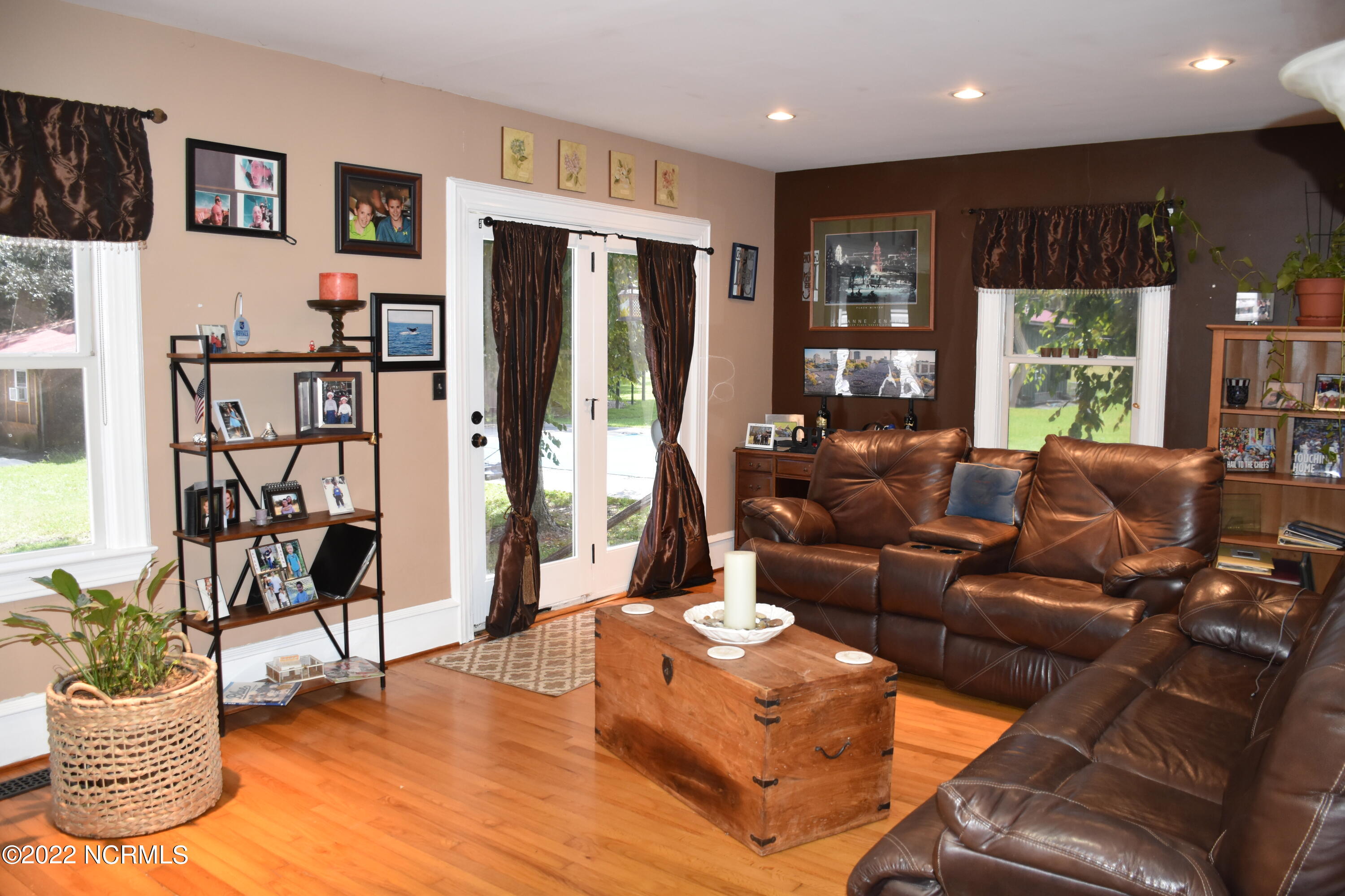 480 Blackbeards View Bath, NC 27808 - Photo 52 of 79 Living Room