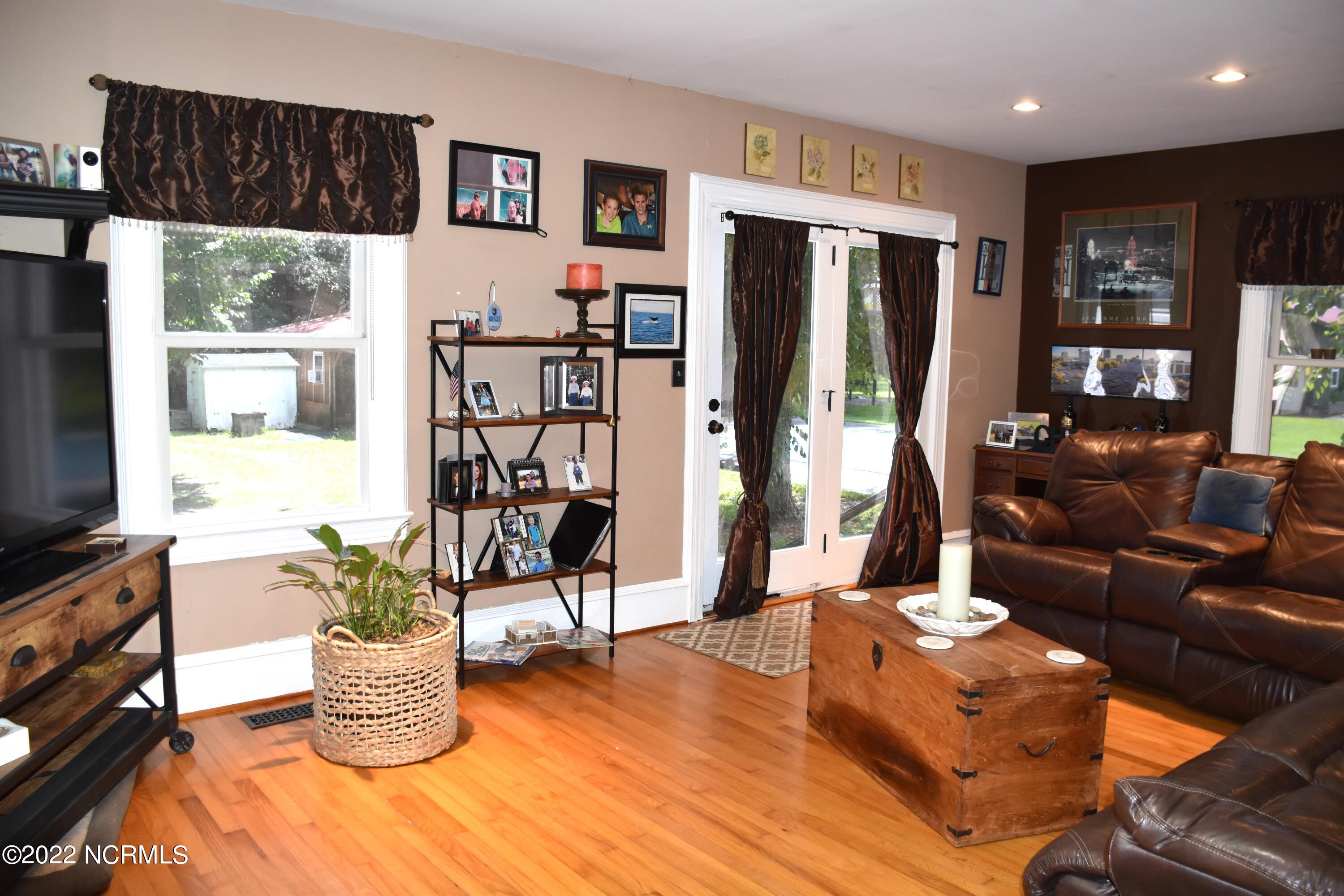 480 Blackbeards View Bath, NC 27808 - Photo 53 of 79 Living Room
