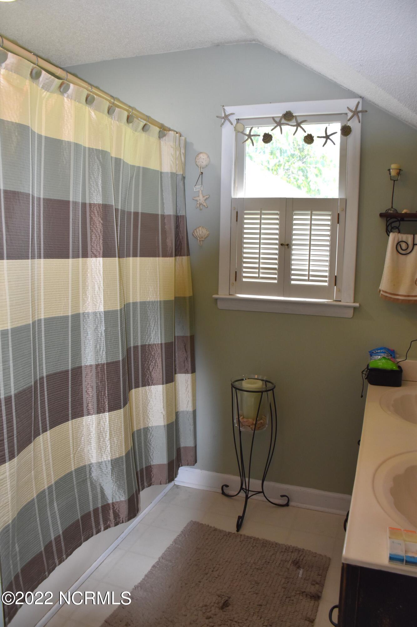 480 Blackbeards View Bath, NC 27808 - Photo 68 of 79 Upstairs Bathroom