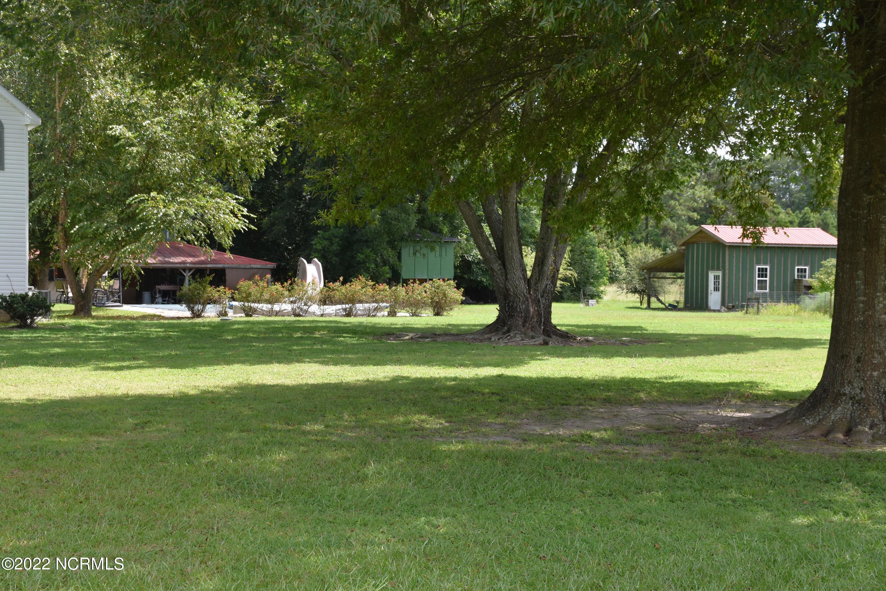 480 Blackbeards View Bath, NC 27808 - Photo 8 of 79 Side Yard