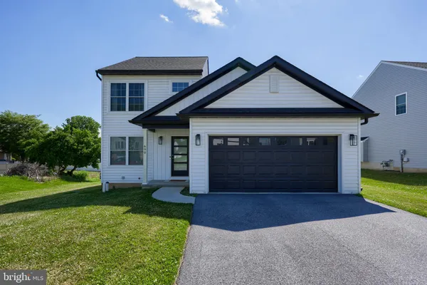 $425,000 | 690 North Field Drive, Lancaster, PA 17603