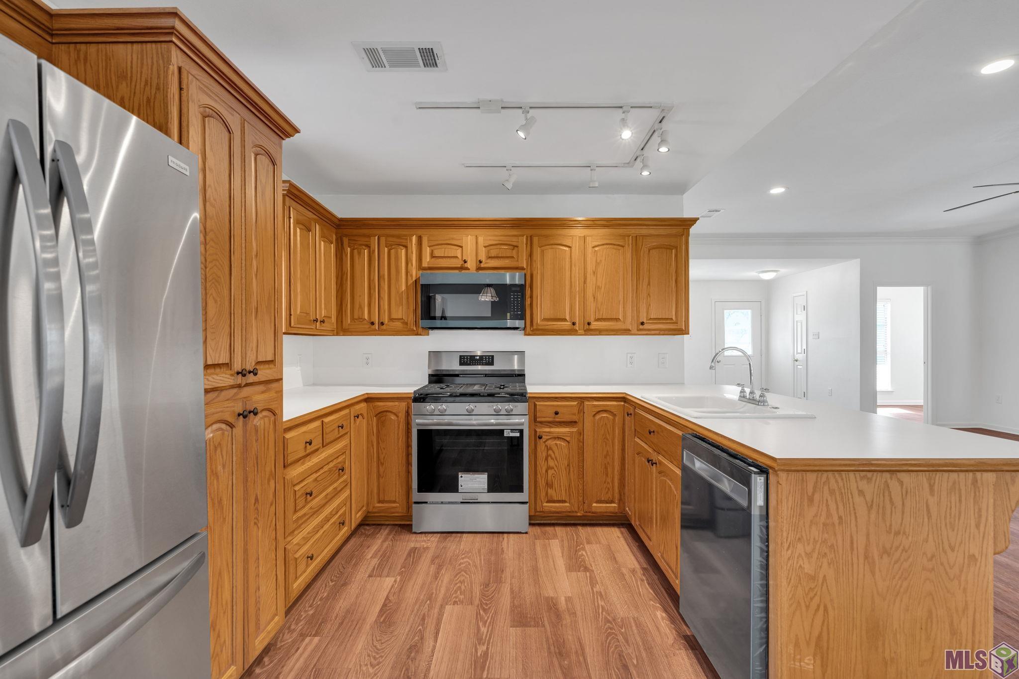 45026 Robin Trail Road St. Amant, LA 70774 - Photo 10 of 38