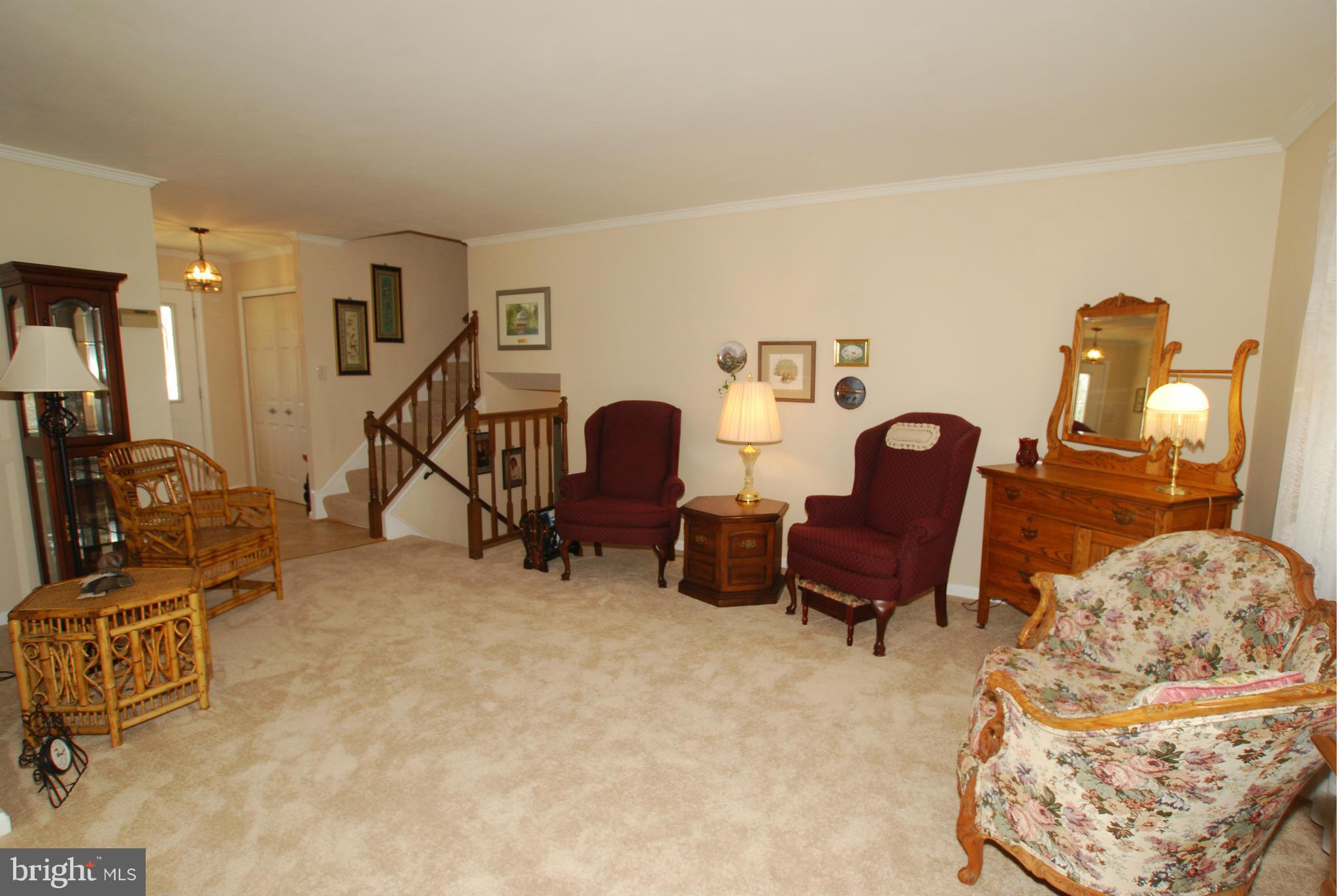 10085 Marshall Pond Road Burke, VA 22015 - Photo 3 of 28 LIVING ROOM