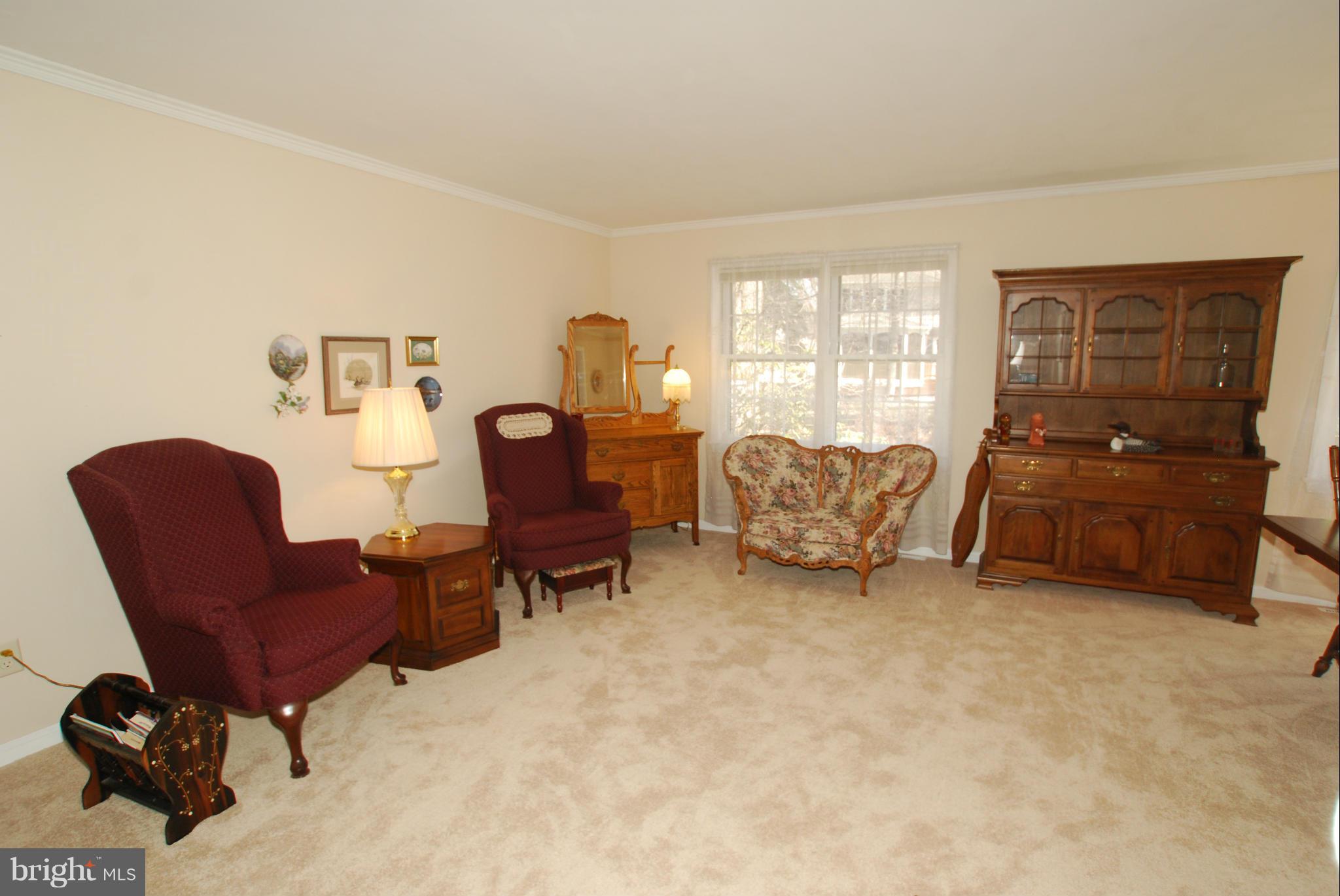 10085 Marshall Pond Road Burke, VA 22015 - Photo 4 of 28 LIVING ROOM
