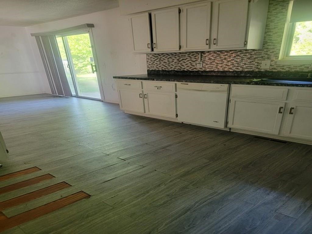 5147 Mackinaw Road Saginaw, MI 48603 - Photo 4 of 21