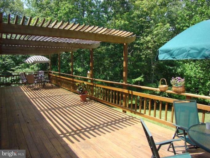1995 Kings Landing Road Huntingtown, MD 20639 - Photo 6 of 12 Deck